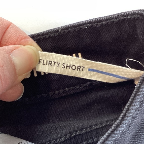 4 /💲20 🤑 Garage stretch, flirty short shorts - Picture 4 of 5